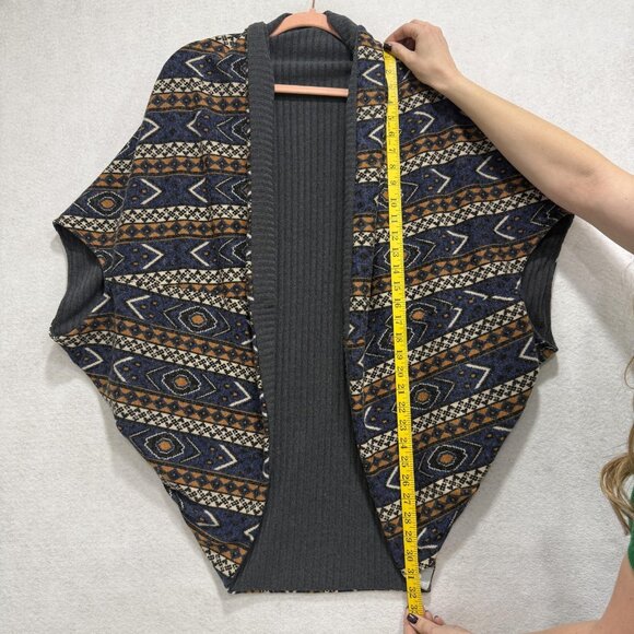 Bodhi Shawl Collar Cocoon Cardigan Womens Gray Aztec Knit Sleeveless Poncho Wrap - Picture 2 of 8